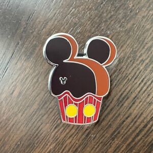 Hidden Disney Pin 2025 WDW Wave B Treats Mickey Mouse Cupcake